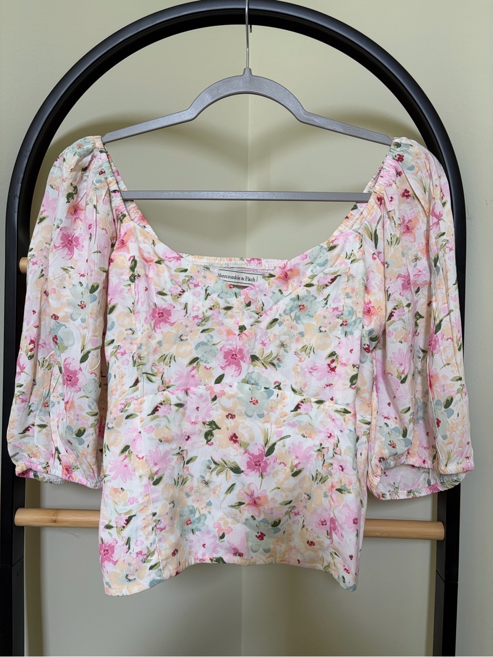 Abercrombie & Fitch pink pastel floral pattern  puff sleeves sweetheart top L